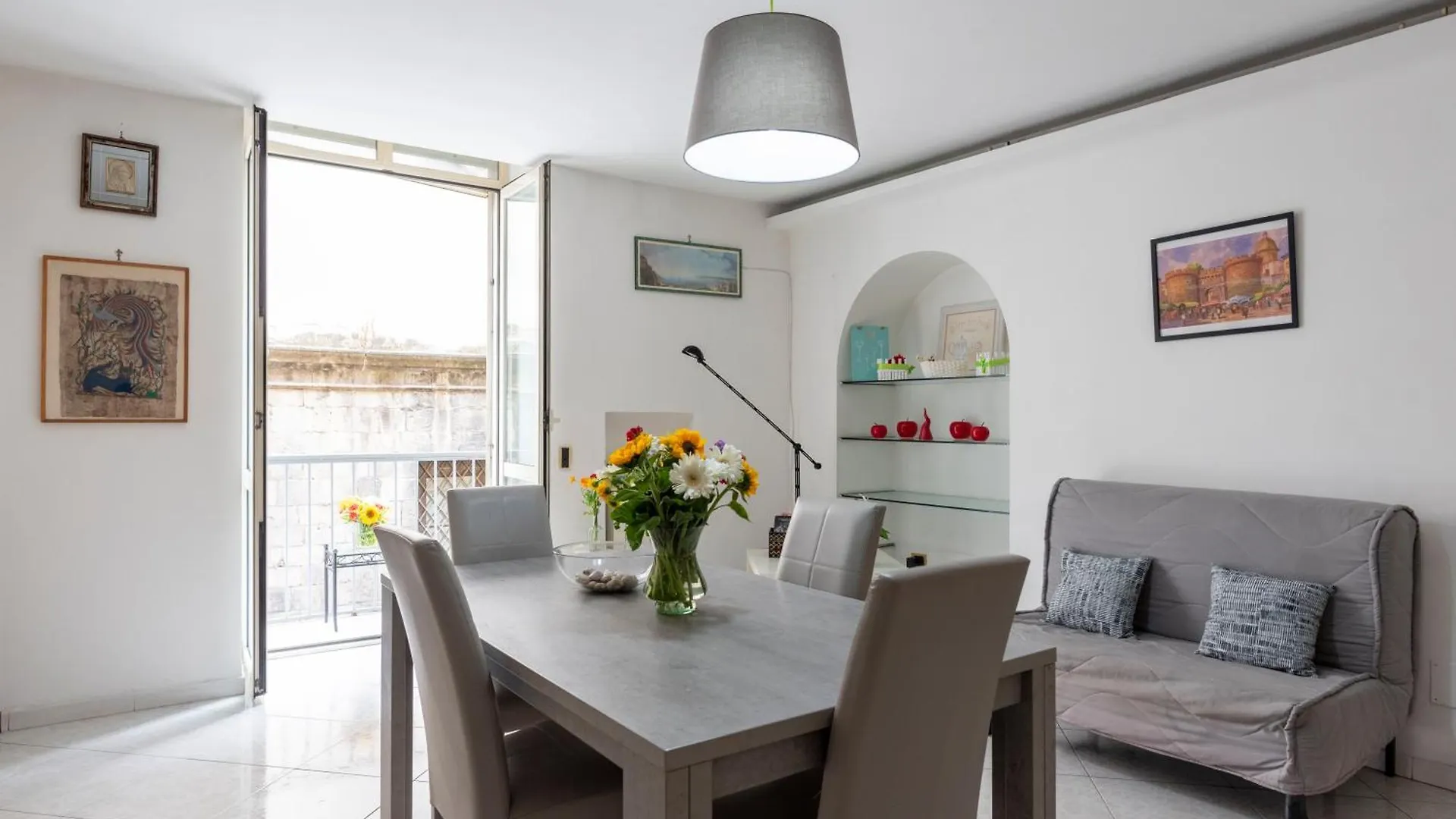 Napoli Centro, Dm Suites 0*, Naples