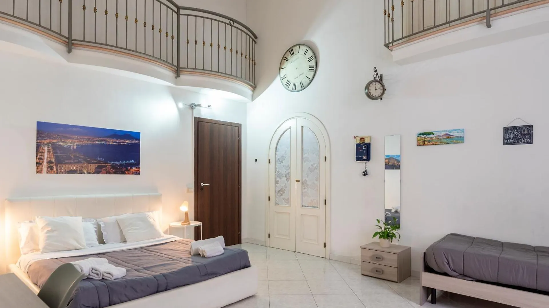 Napoli Centro, Dm Suites 招待所