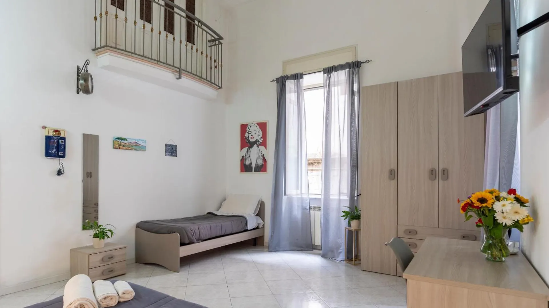 Napoli Centro, Dm Suites Naples
